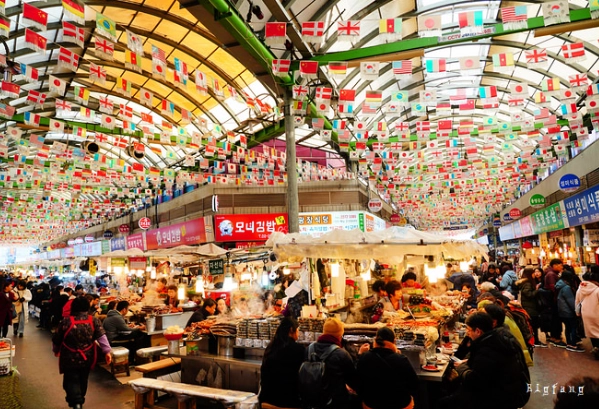 廣藏市場附近逛街