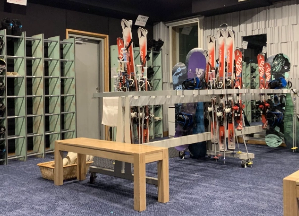 岩原滑雪行李寄存